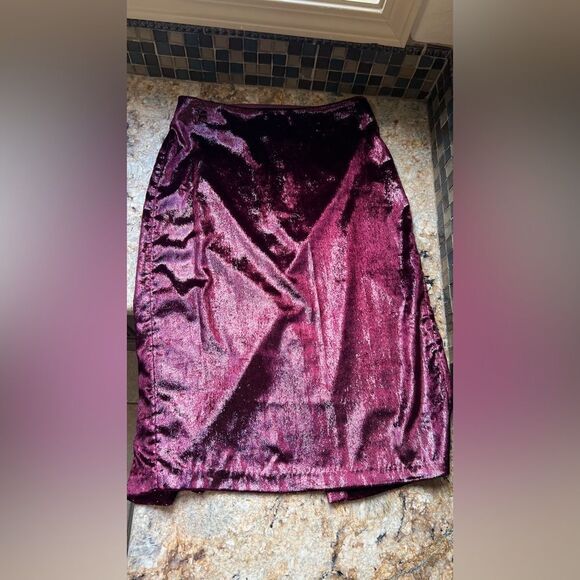 Gorgeous skirt. Sparkle and soft. - Picture 1 of 7